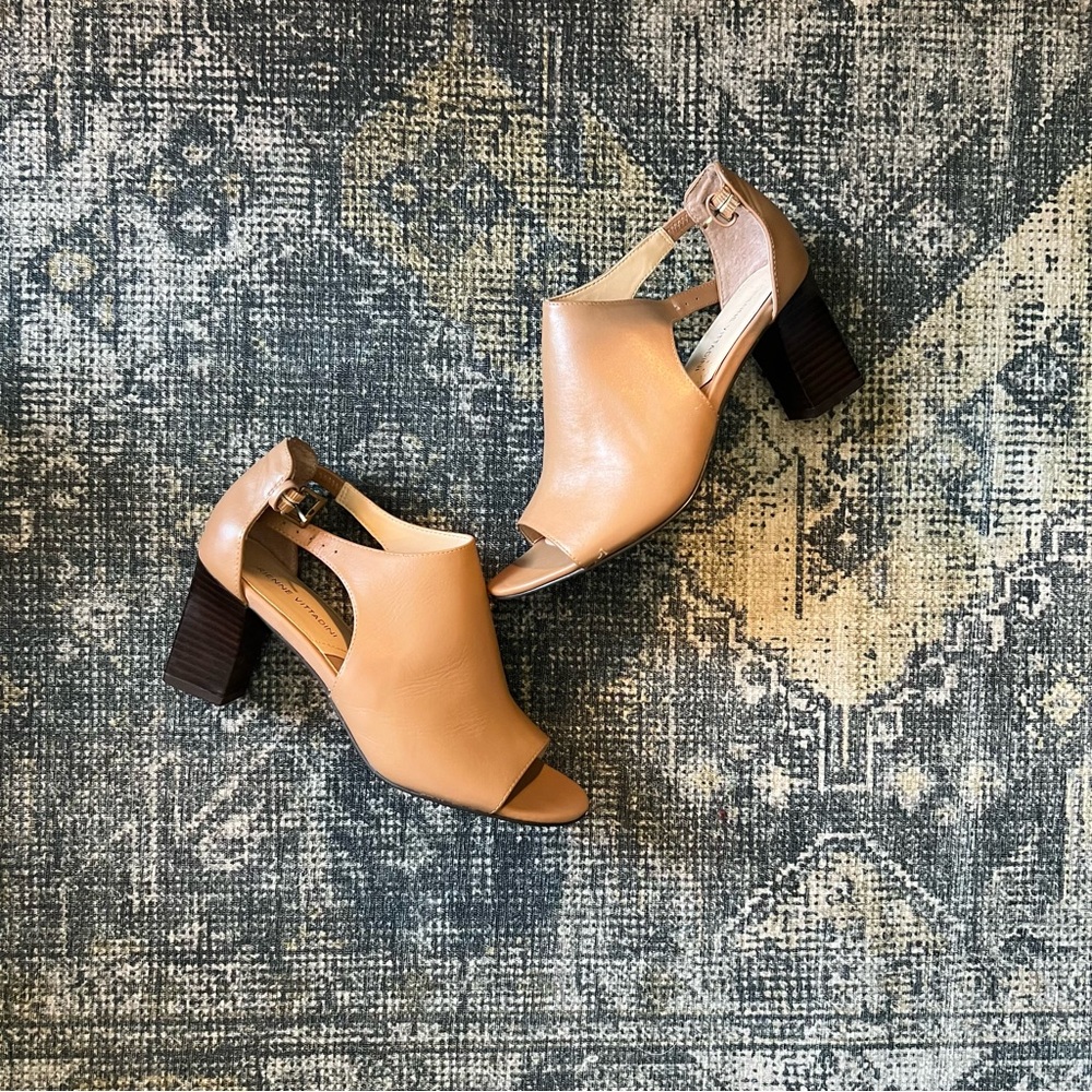 Adrienne Vittadini Tan Heels block